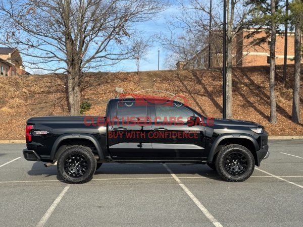 2024 Chevrolet Colorado 4x4 Trail Boss 4dr Crew Cab 5 ft. SB - Image 2