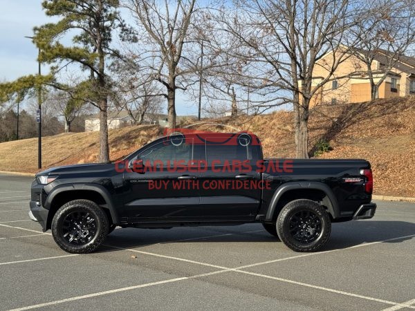 2024 Chevrolet Colorado 4x4 Trail Boss 4dr Crew Cab 5 ft. SB - Image 3